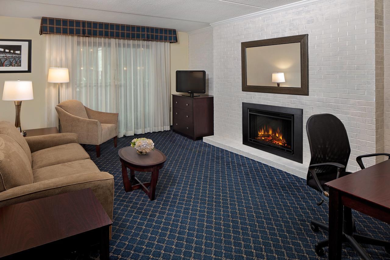 Hotel Boxboro Regency Boxborough Esterno foto